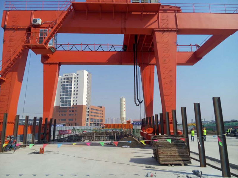 地鐵門式起重機